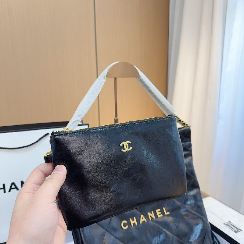 Chanel chain shoulder bag