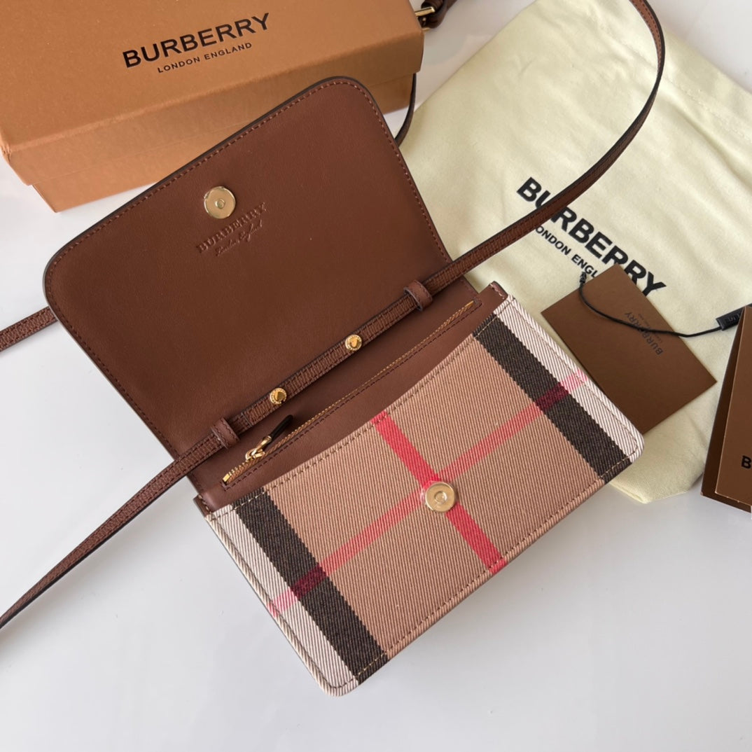 Burberry House Check Derby Hampshire Crossbody 19x13.5x5cm