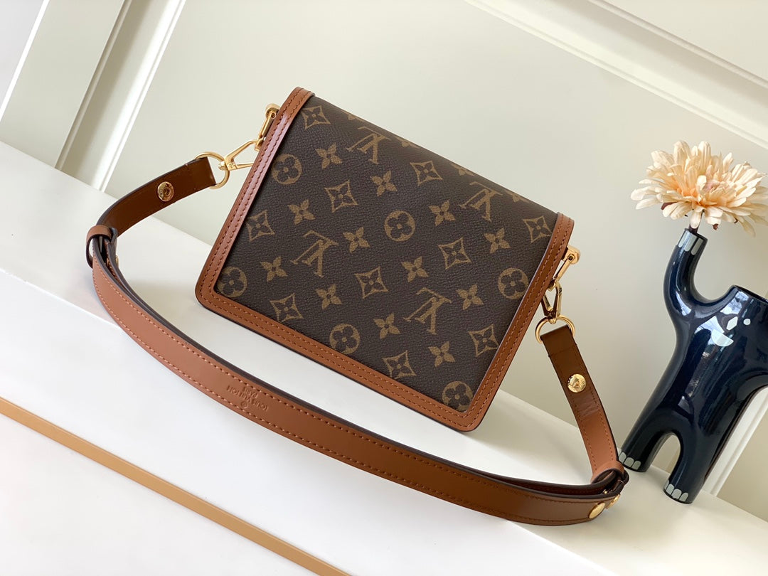 Louis Vuitton Dauphine Crossbody Bag M4595, 20x15x9cm