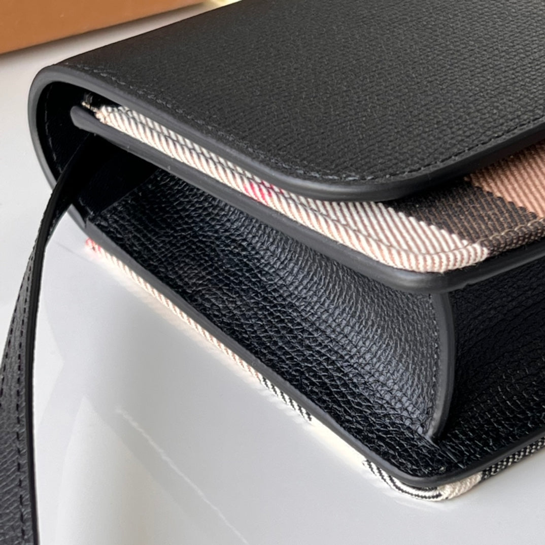 Burberry House Check Derby Hampshire Crossbody Black 19x13.5x5cm