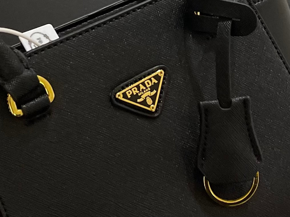 PRADA tote Bag 19x17cm