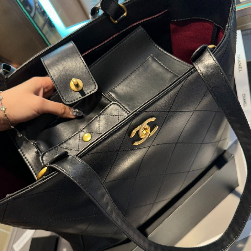 Chanel Chain Tote bag