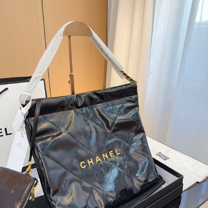 Chanel chain shoulder bag