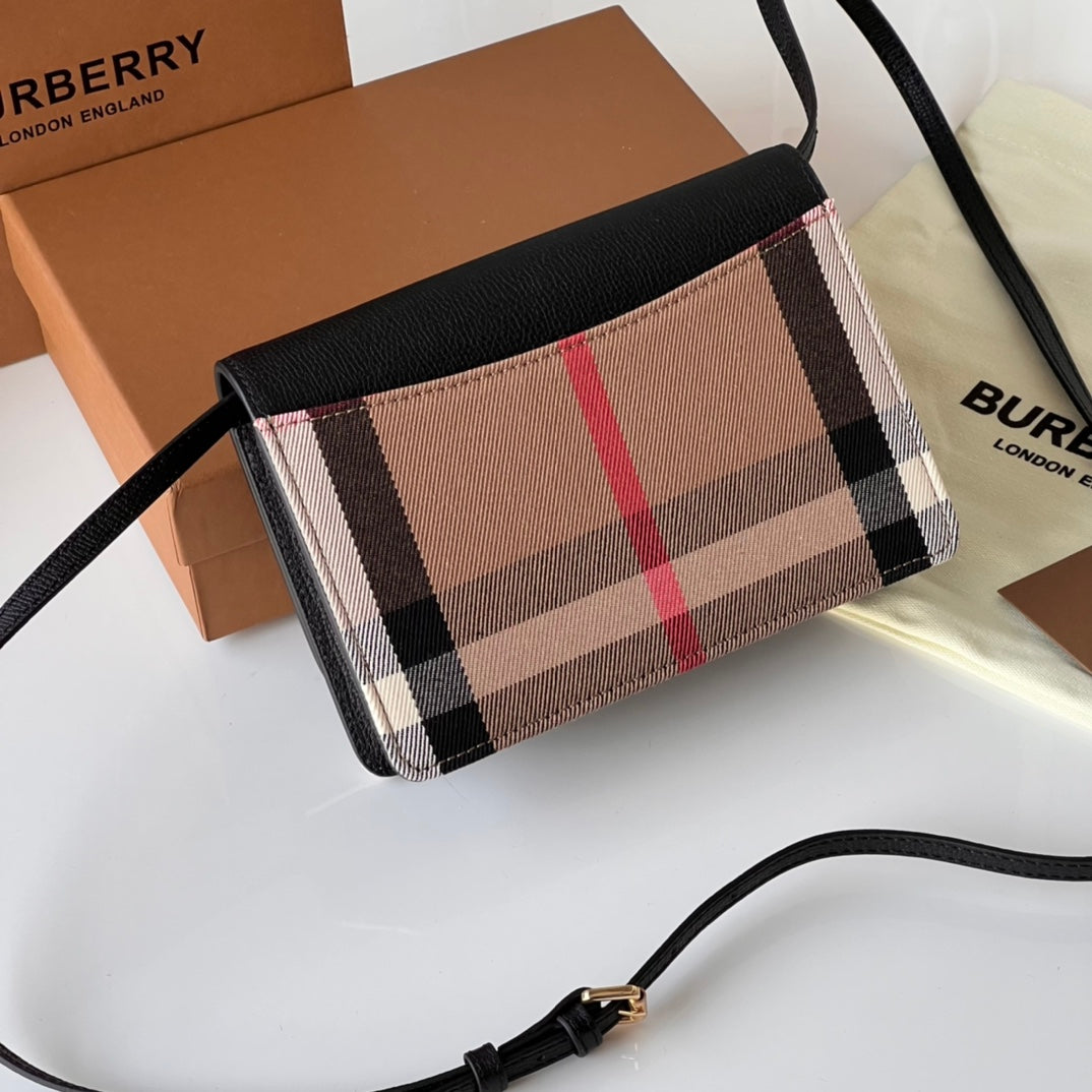 Burberry House Check Derby Hampshire Crossbody Black 19x13.5x5cm