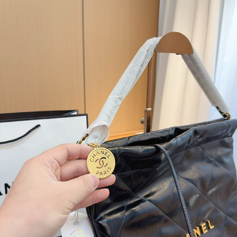Chanel chain shoulder bag