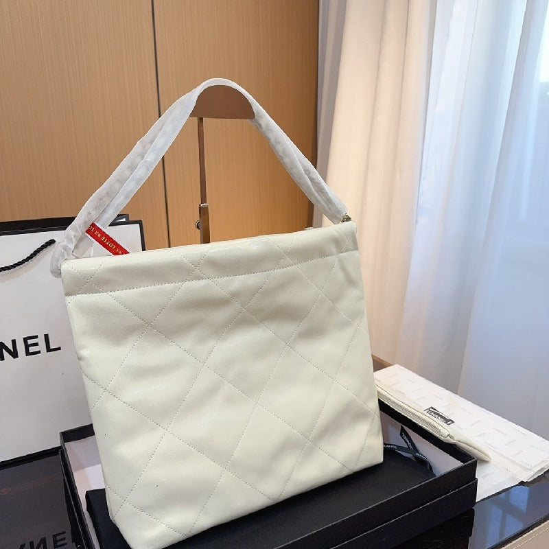 Chanel chain shoulder bag