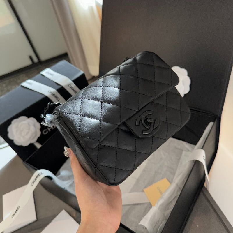 Chanel chain shoulder bag