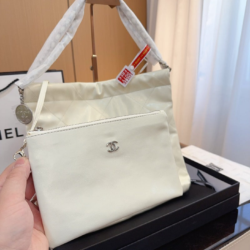 Chanel chain shoulder bag