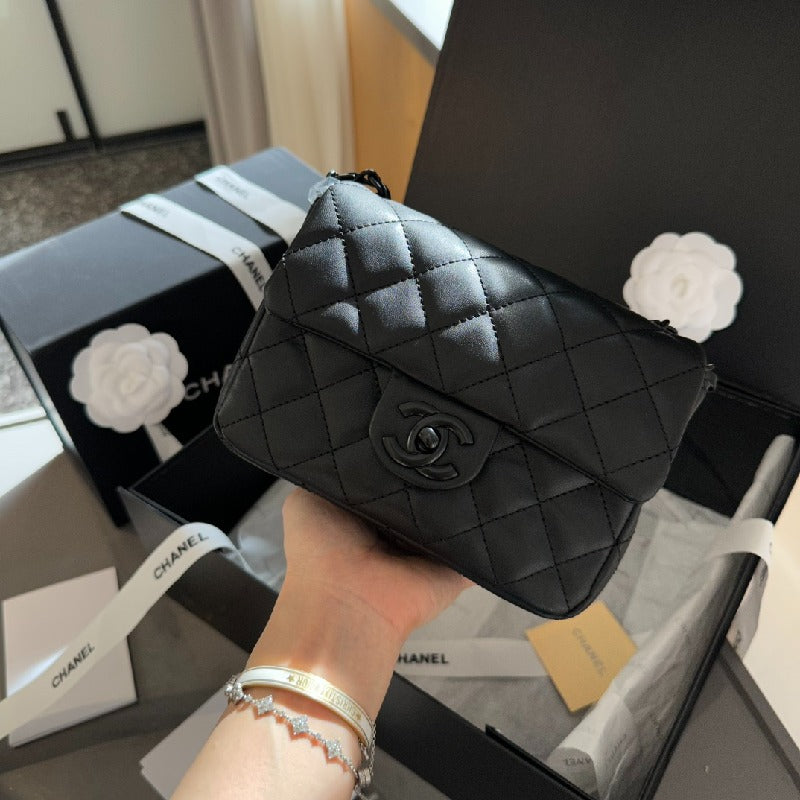 Chanel chain shoulder bag