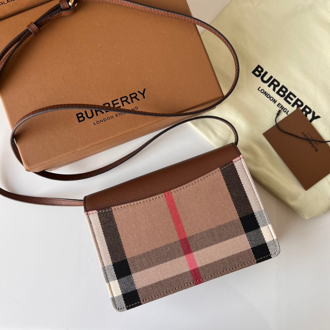 Burberry House Check Derby Hampshire Crossbody 19x13.5x5cm