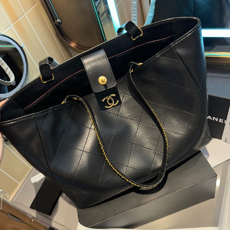 Chanel Chain Tote bag