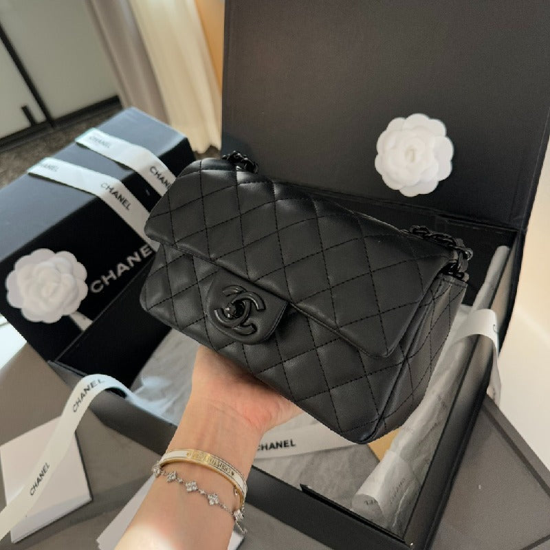 Chanel chain shoulder bag