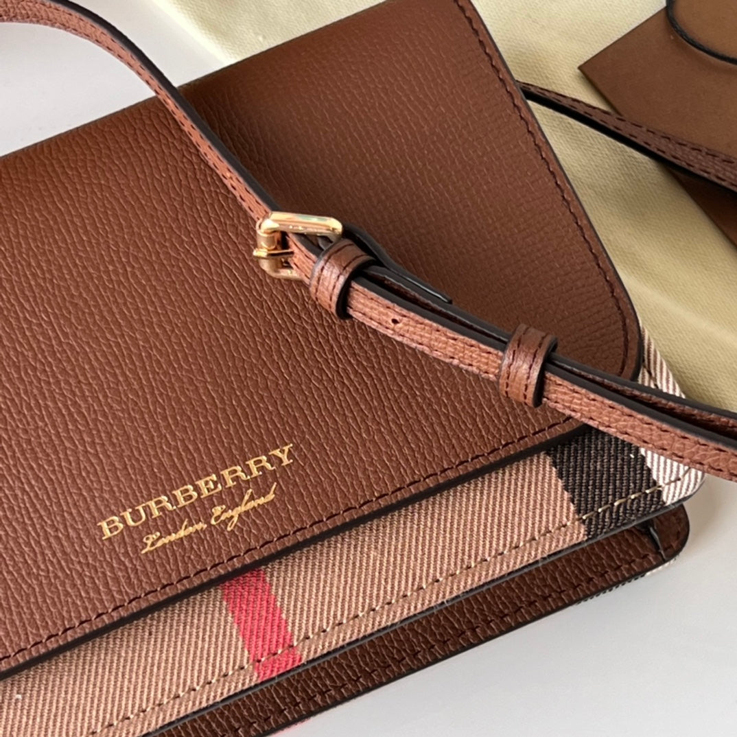 Burberry House Check Derby Hampshire Crossbody 19x13.5x5cm