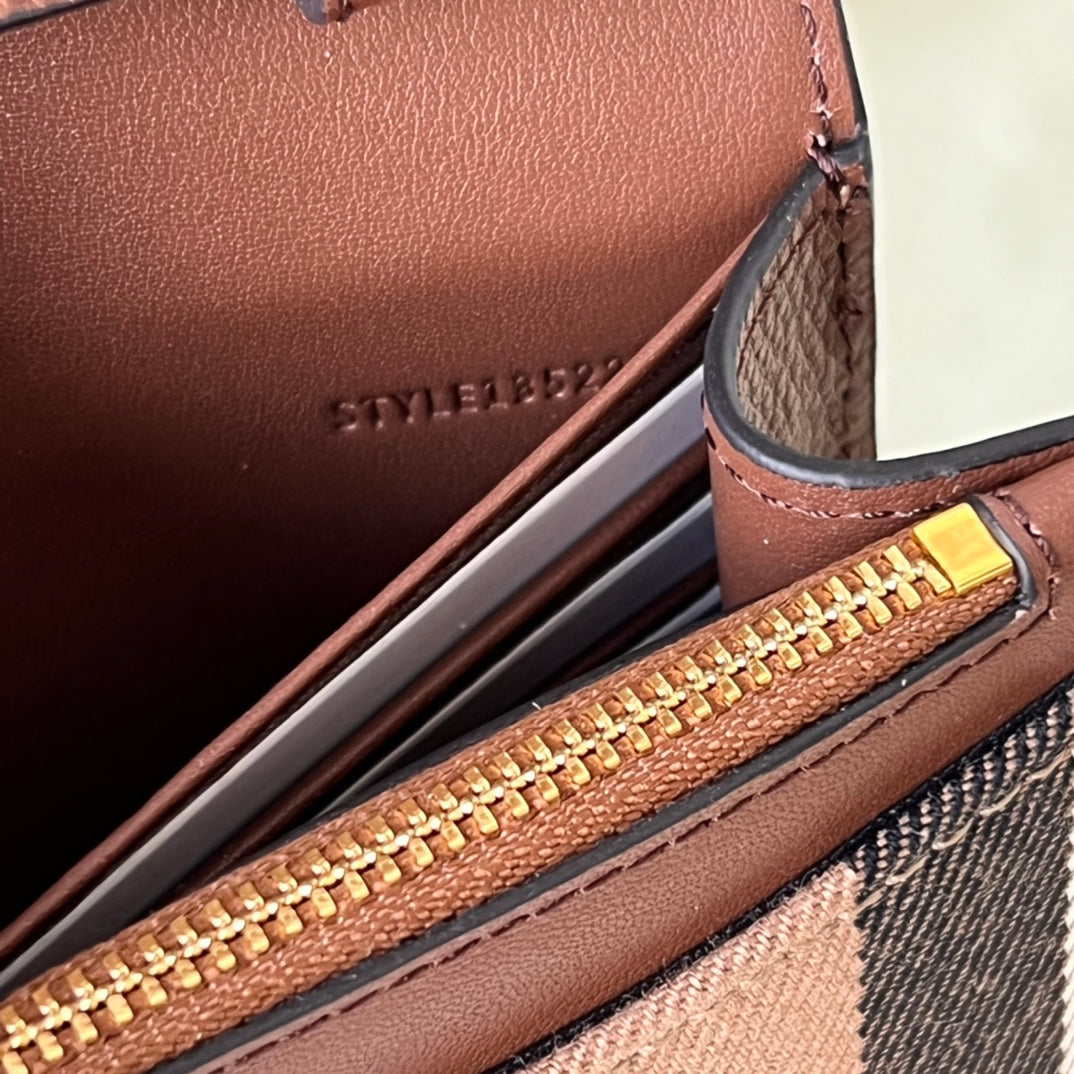 Burberry House Check Derby Hampshire Crossbody 19x13.5x5cm