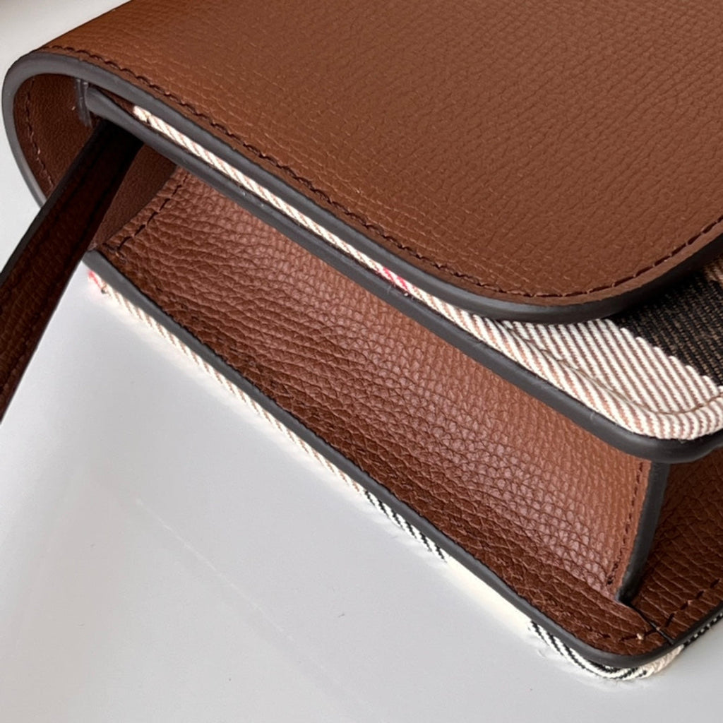 Burberry House Check Derby Hampshire Crossbody 19x13.5x5cm