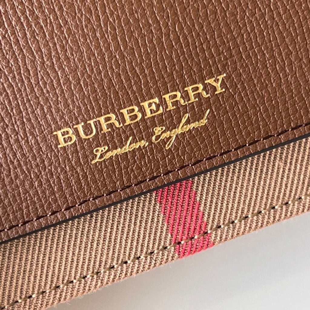 Burberry House Check Derby Hampshire Crossbody 19x13.5x5cm