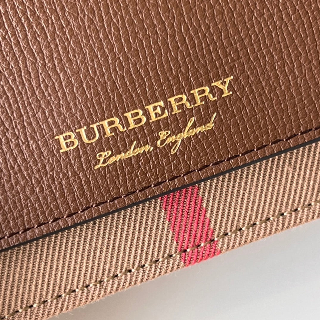 Burberry House Check Derby Hampshire Crossbody 19x13.5x5cm