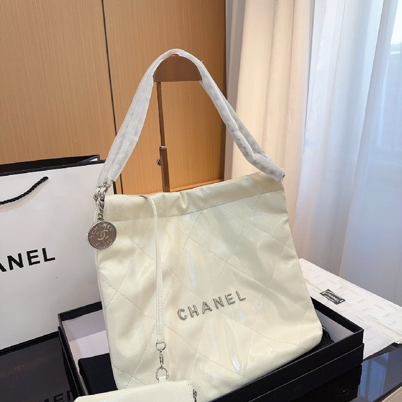 Chanel chain shoulder bag