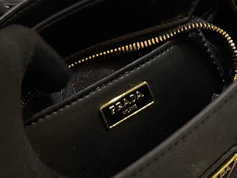 PRADA tote Bag 19x17cm