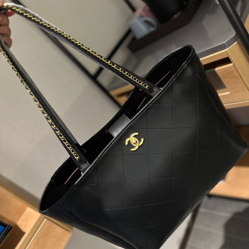 Chanel Chain Tote bag