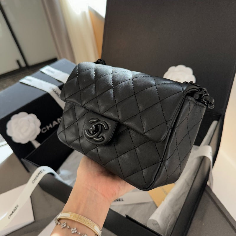 Chanel chain shoulder bag