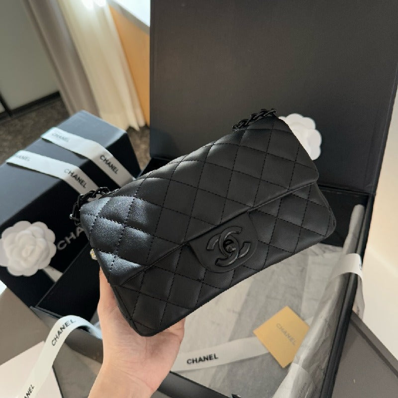 Chanel chain shoulder bag
