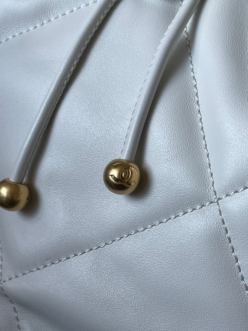 Chane1 24C 19Bag AS4223# White 26x22x16cm