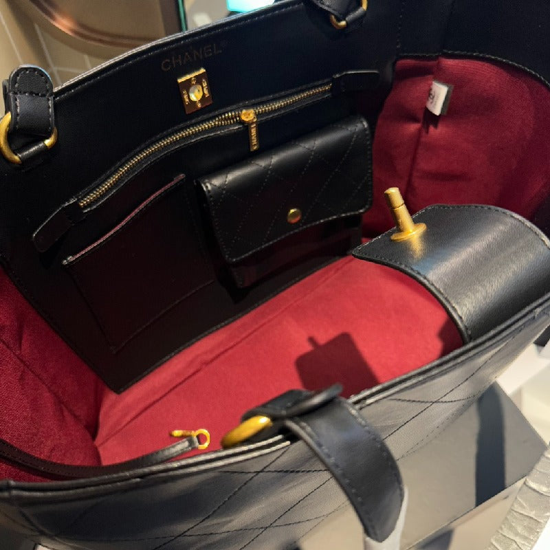Chanel Chain Tote bag