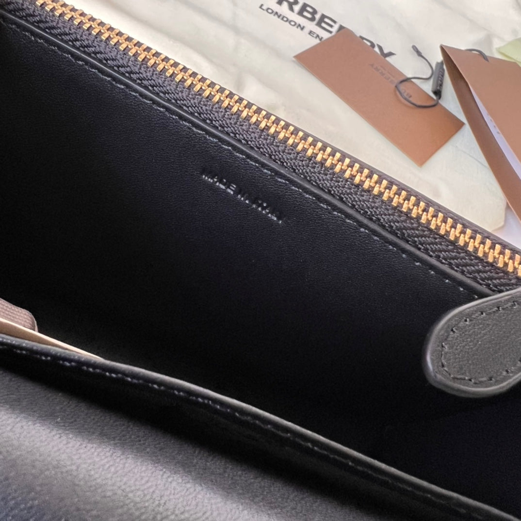 Burberry House Check Derby Hampshire Crossbody Black 19x13.5x5cm