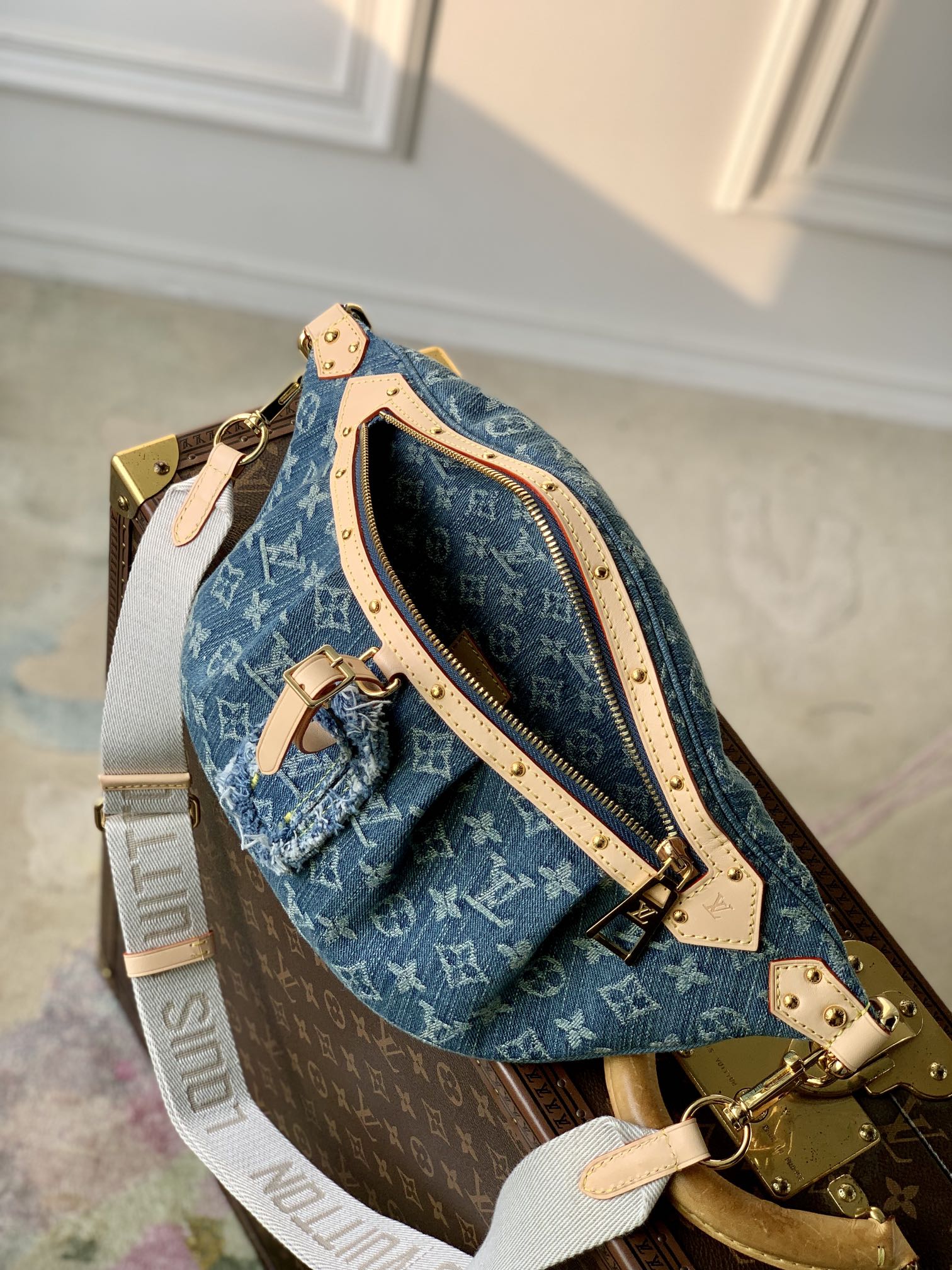 Louis Vuitton M46837 Bumbag Monogram Denim Blue Bag 38×16×7.5cm