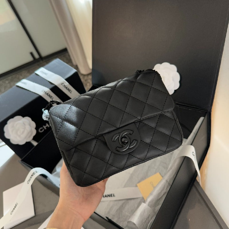 Chanel chain shoulder bag