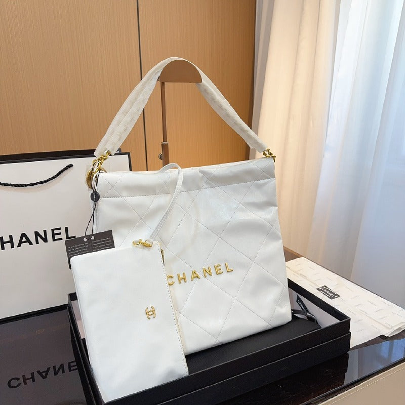 Chanel chain shoulder bag