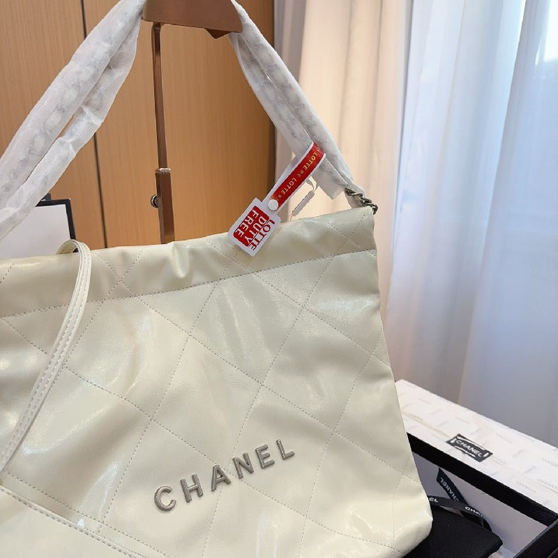 Chanel chain shoulder bag