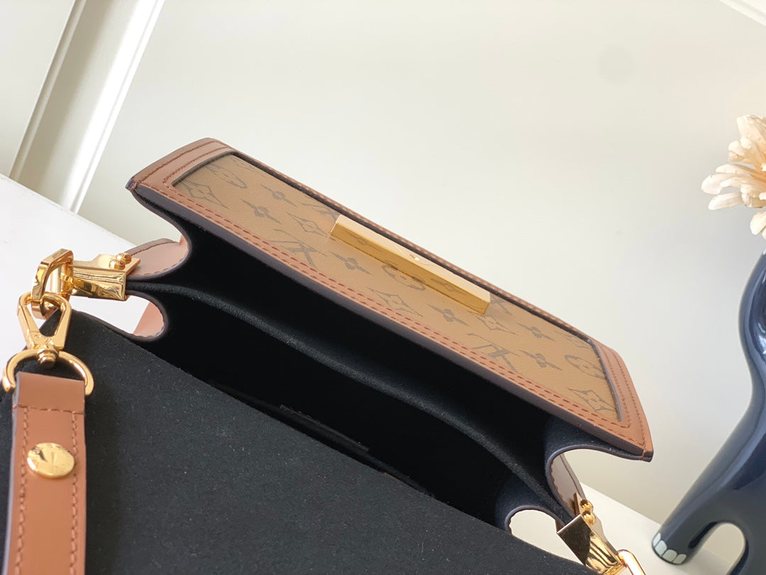 Louis Vuitton Dauphine Crossbody Bag M4595, 20x15x9cm