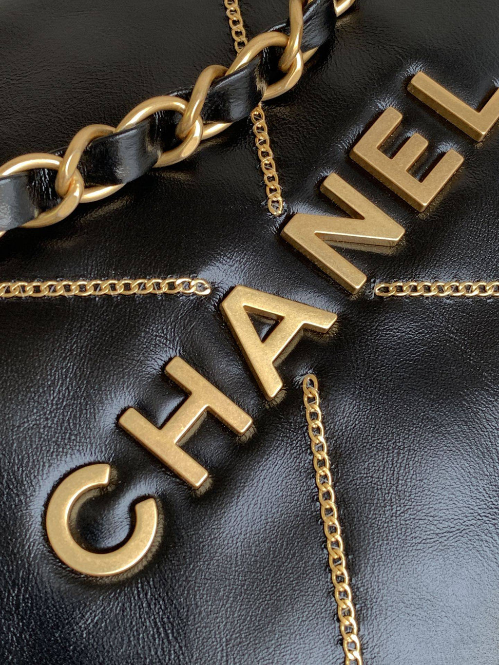 Chanel 22 Handbag 23B Shiny Calfskin Black Chain Quilt 35  x 37 x 7 cm