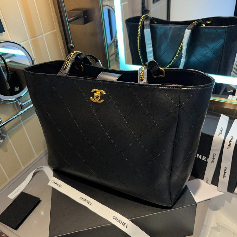 Chanel Chain Tote bag
