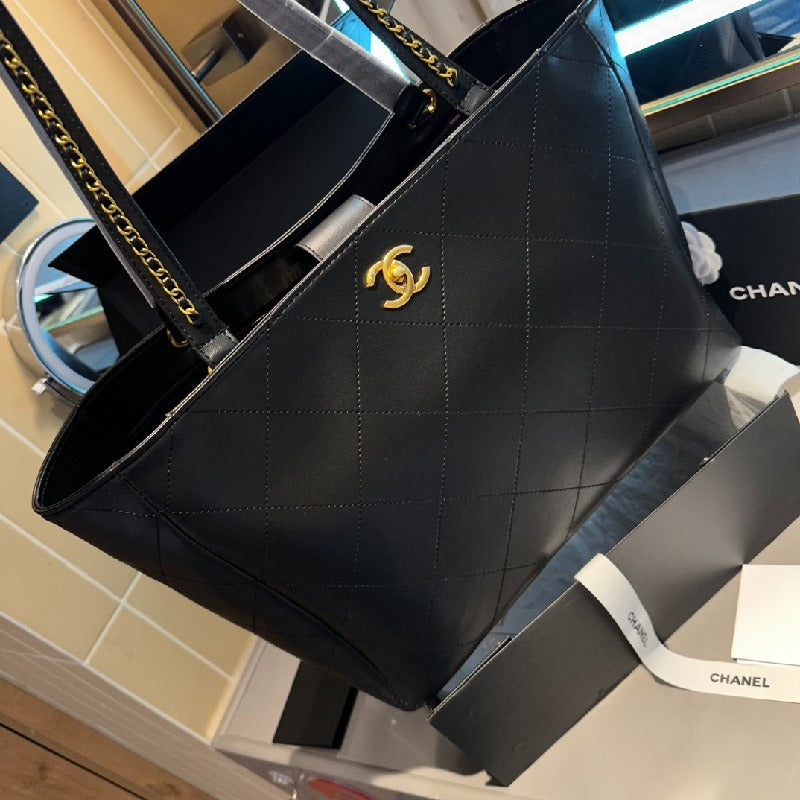 Chanel Chain Tote bag