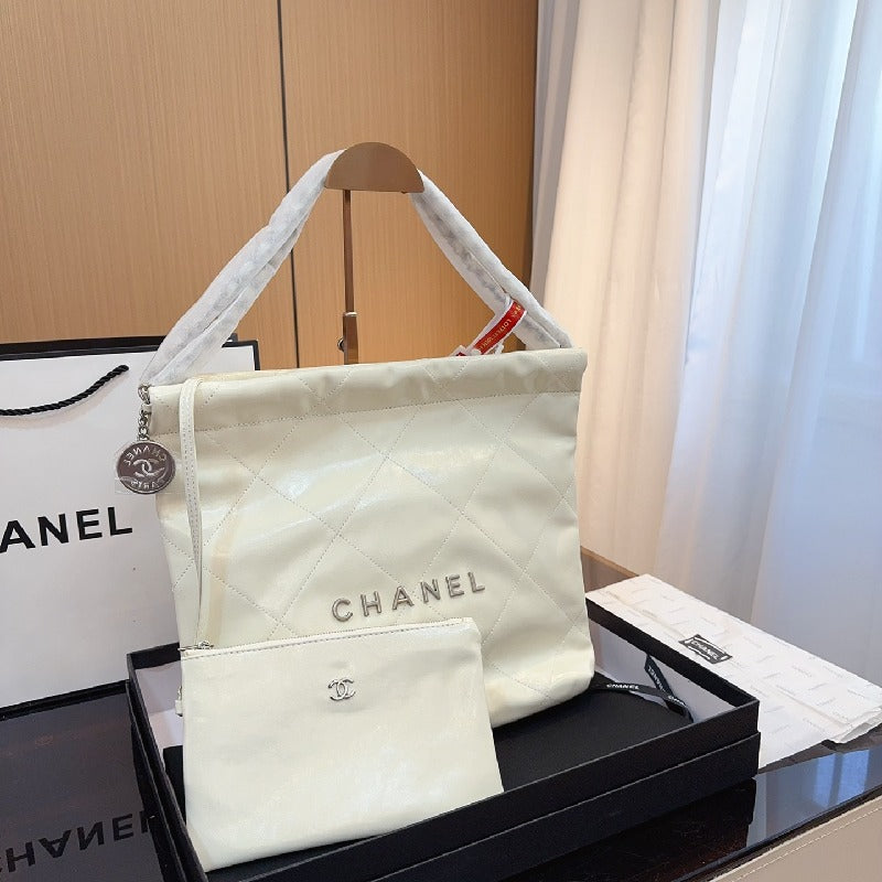 Chanel chain shoulder bag